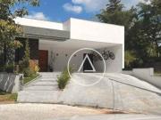 Casa de Condomínio com 4 Quartos e 3 banheiros à Venda,...