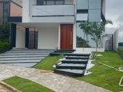 Casa de Condomínio com 4 Quartos e 5 banheiros à Venda,...