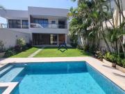Casa de Condomínio com 4 Quartos e 5 banheiros à Venda,...