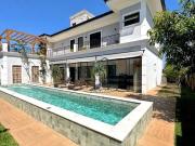 Casa de Condomínio com 4 Quartos e 5 banheiros à Venda,...
