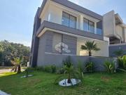 Casa de Condomínio com 4 Quartos e 6 banheiros!