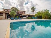 Casa de Condomínio com 4 Suítes e Área de Lazer Completa...