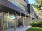 Casa de condomínio com 594 m², 4 quartos sendo 4 suítes...