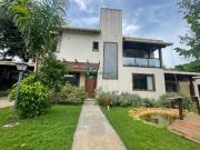 Casa de Condomínio com 5 Quartos e 5 banheiros à Venda,...