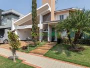 Casa de Condomínio com 5 Quartos e 6 banheiros à Venda,...