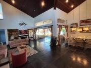 Casa de Condomínio com 5 quartos, Jardim Acapulco,...