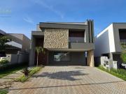 Casa de Condomínio com 5 suítes, sendo 1 máster à venda,...