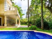 Casa de condomínio com 712 m², 4 quartos sendo 4 suítes...