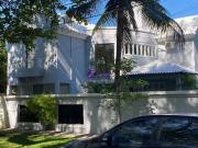 Casa de Condomínio com 8 Quartos e 7 banheiros à Venda,...