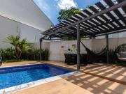 Casa de condomínio, com piscina e espaço gourmet,...