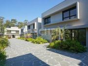 Casa de condomínio e rua fechada !