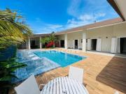 Casa de condomínio em Avenida Albino dos Santos Gandares...