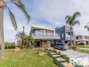 Casa de Condomínio em Sans Souci