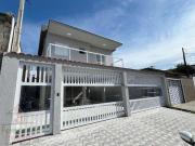 Casa de condomínio frente rua sobreposta alta com 2...