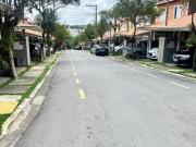 Casa de Condomínio Granja Viana com Quintal 2...