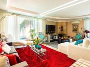 Casa de condomínio no Brooklin com piscina e churrasqueira