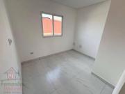 Casa de condomínio nova sobreposta alta com 2 quartos...