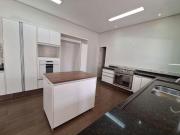 Casa de Condomínio para venda e aluguel em Condomínio...