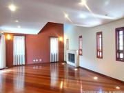 Casa de Condomínio para venda e aluguel em Granja Viana...