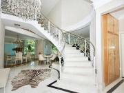 Casa de Condomínio para venda e aluguel em Granja Viana...