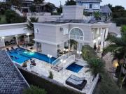 Casa de Condomínio para venda e aluguel em Granja Viana...