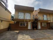 Casa de Condomínio para venda e aluguel em Granja Viana...