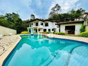 Casa de Condomínio para venda e aluguel em Granja Viana...
