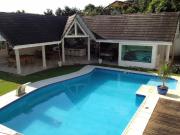 Casa de Condomínio para venda e aluguel em Recanto Verde...