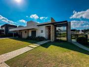 Casa de Condomínio para venda em Medeiros de 311.00m²...