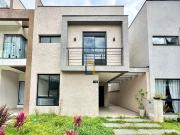 Casa de Condomínio para venda em Umbará em Curitiba...