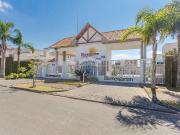 Casa de Condomínio para venda em Xaxim em Curitiba...