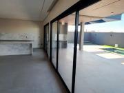 Casa de condomínio para venda tem 317 metros quadrados...