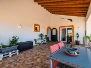 Casa de construção recente, acessível a cadeiras de...