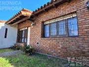 Casa de cuatro ambientes, en venta moron
