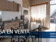 CASA DE CUATRO DORM Y COCHERA EN B. R. DE LA SEXTA