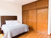 casa de cuatro niveles en cumbres del lago