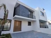 Casa de diseño a estrenar en venta el refugio 3...