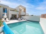 Casa de diseño moderno con piscina privada cerca del...