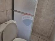 Casa de dois andares com salão comercial