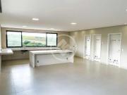 Casa de Dois Andares no Condomínio Alphaville em...