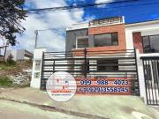 Casa de dos departamentos de venta en zona residencial y...