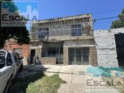 CASA DE DOS DORM CON PATIO Y COCHERA EN ALQUILER