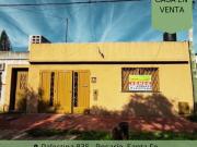 CASA DE DOS DORMITORIOS CON COCHERA EN VENTA