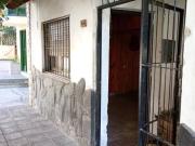 Casa de dos dormitorios con un departamento