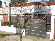 Casa de dos dormitorios en venta Barrio Tiro Suizo Apta...