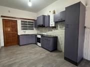 Casa de dos dormitorios reciclada en barrio Azcuenaga...