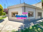 Casa de Dos Dormitorios y Local en Venta en Zona Sur...