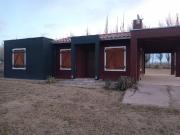 Casa de dos habitaciones en barrio cerrado