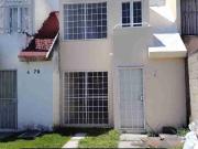 casa de dos niveles dos recámaras libre de grava...