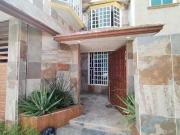 Casa DE DOS NIVELES en venta en Fracc. Floresta....